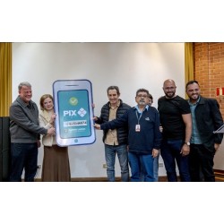 Gleisi Hoffmann em entregas e anúncios de investimentos em Campo Largo